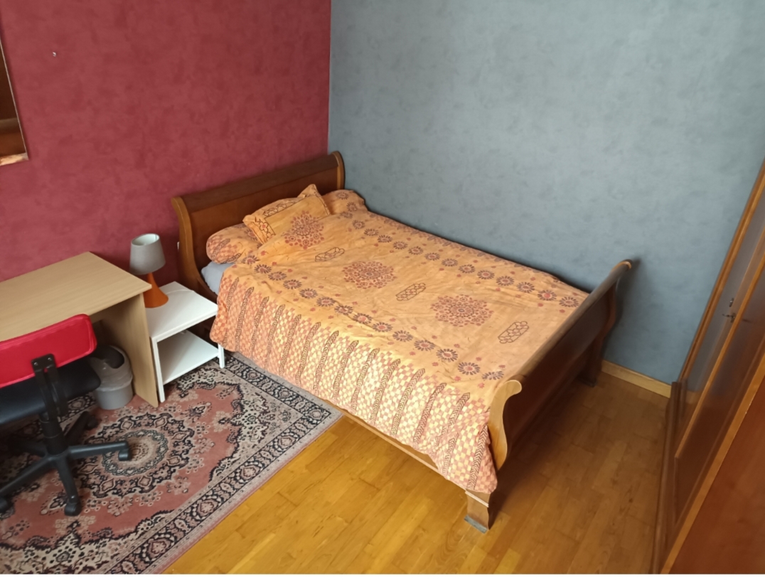 Chambre meublée